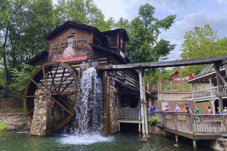 Dollywood Packing List What to Bring and What to Leave Behind